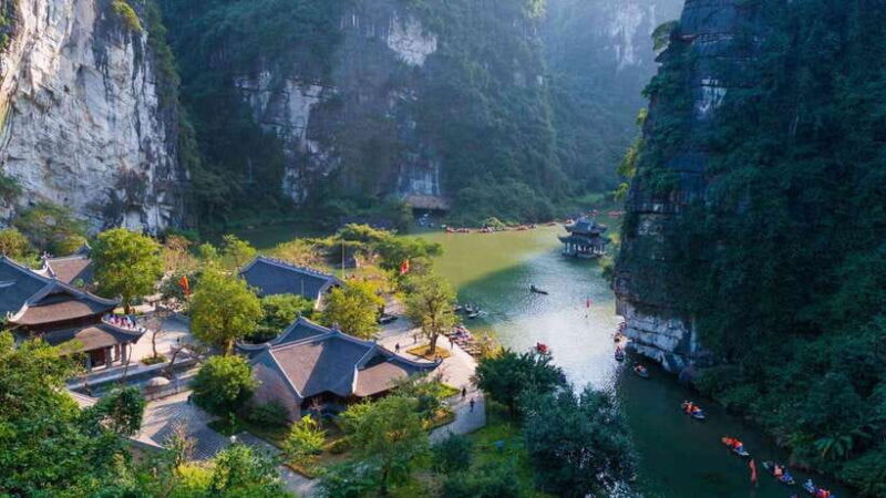 Ninh Binh Must-visit: Hoa Lu-Trang An-Mua Caves - Key Points