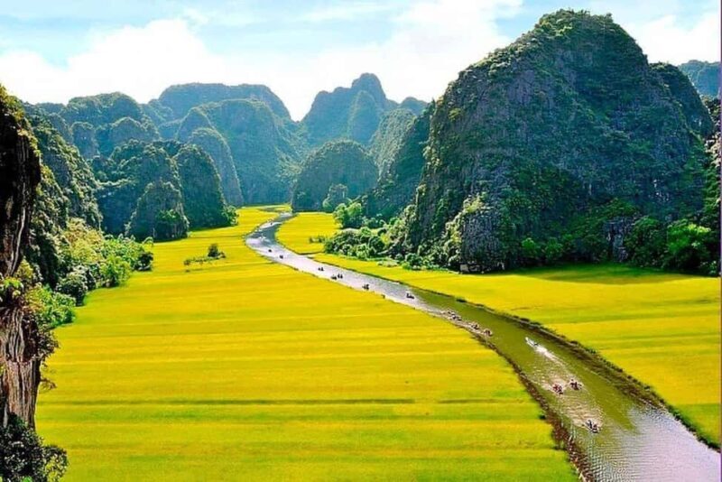 Ninh Binh Private: Hoa Lu & Tam Coc & Bich Dong & Mua Caves - Scenic Boat Ride at Tam Coc: A Tranquil Journey