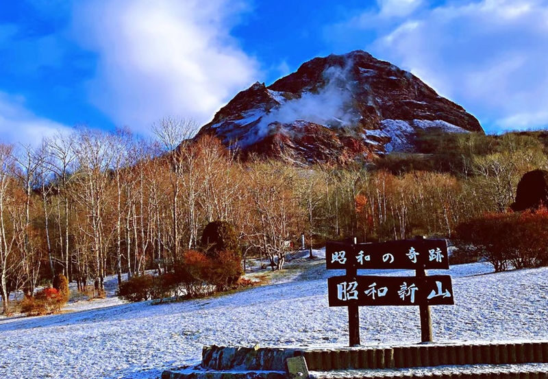 Noboribetsu & Lake Toya & Bear Ranch or Mount Usu Day Trip - Guides, group size and the real value