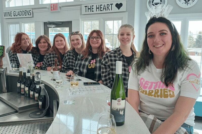 NON BUS Andie's VIP Traverse / Leelanau Peninsula Wine Tour - Key Points