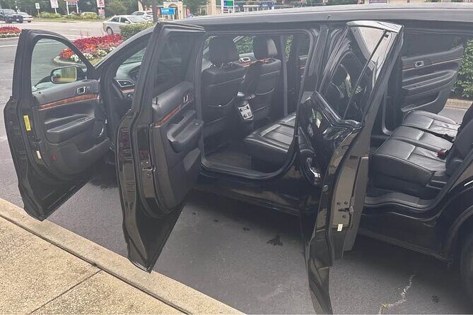 NON BUS Lincoln MKT 6 door Limousine Traverse City Wine Tour - Key Points