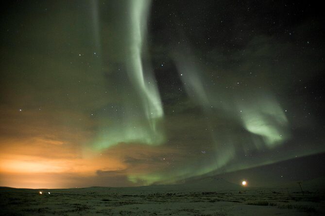 Northern Lights 4x4 Jeep/van Tour from Akureyri - Discover the Magic of the Northern Lights with a 4x4 Jeep Tour from Akureyri
