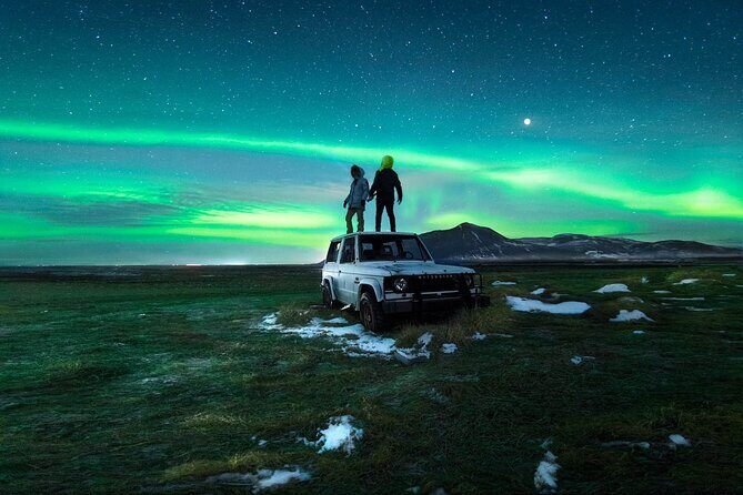 Northern Lights Minibus Tour with Free Photos & Hot Chocolate - Discover the Magic of Iceland’s Northern Lights with a Minibus Tour from Reykjavik