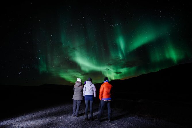 Northern Lights Minibus Tour with Hot Cocoa, Blankets & Photos - The Route and Itinerary: What to Expect