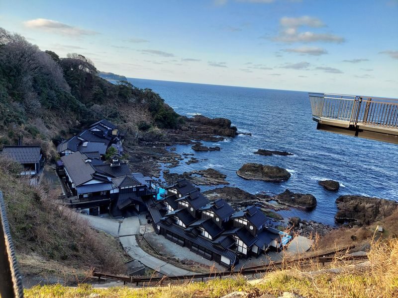 Noto Peninsula Full-Day Exploration with 8 Scenic Spots - The guide can shape how much you take away