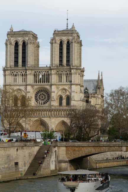 Notre-Dame and Ile de Paris Ile de La Cité private tour - Starting Point at Pont Notre Dame