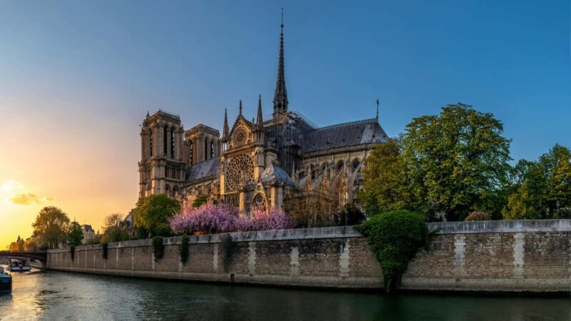 Notre-Dame Cathedral: Interior Guided Tour - Key Points