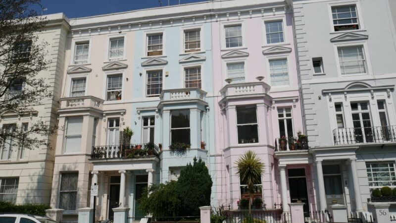 Notting Hill Walking Tour - The Guide & Atmosphere