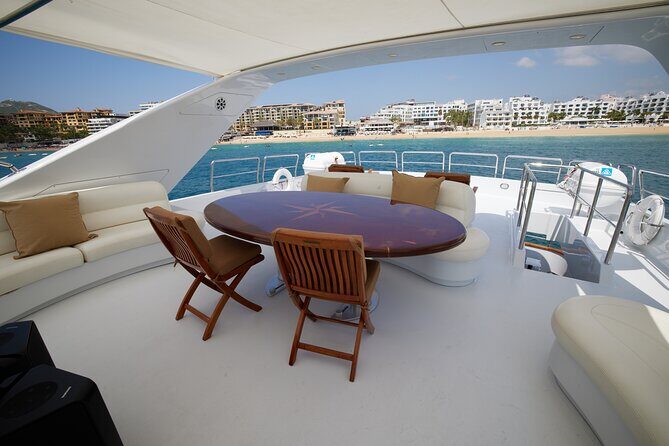Number Juan 100ft Yacht Azimut Rental - FAQs