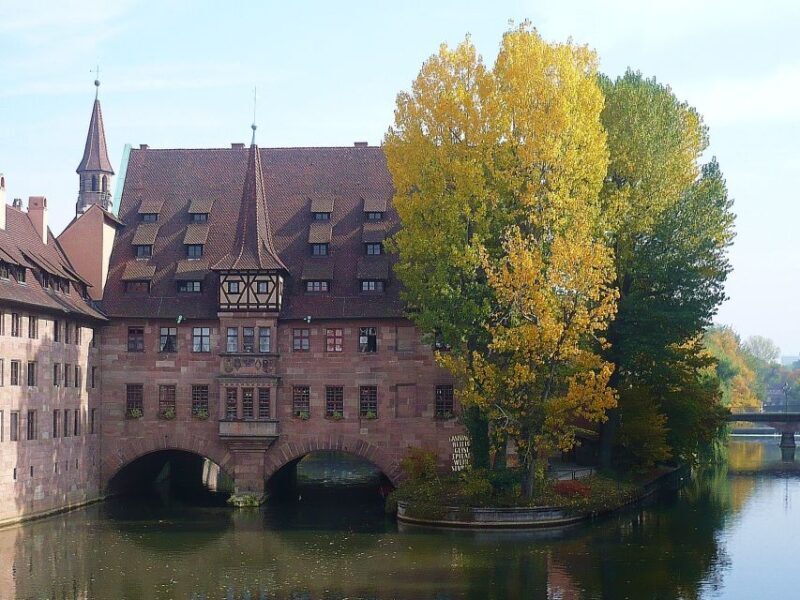 Nuremberg 2-Hour Old Town Highlights Walking Tour in English - Key Points
