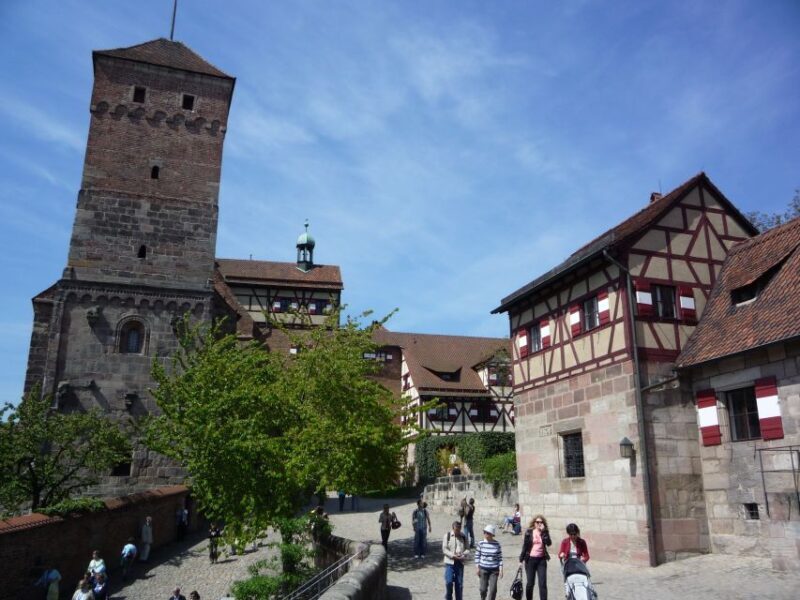 Nuremberg 2-Hour Old Town Highlights Walking Tour in English - Detailed Itinerary Breakdown