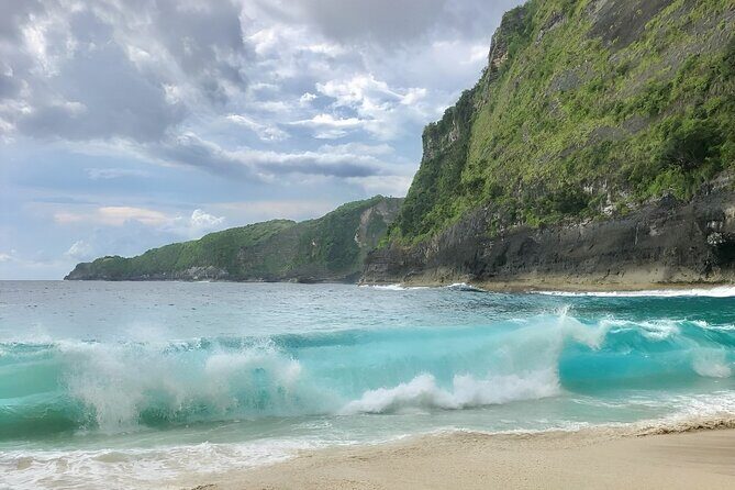 Nusa Penida Day Tour Kelingking Broken and Angels Bay - Broken Beach and Angels Billabong: natural wonders