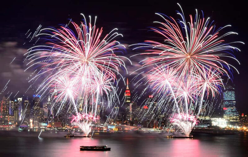 NYC: 4th of July Fireworks Party Cruise with Buffet & Drinks - Key Points
