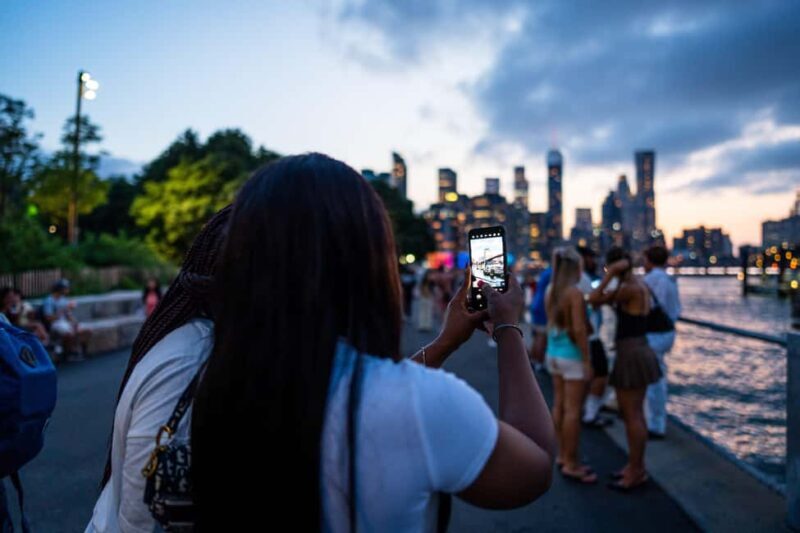 NYC at Night: 3-Hour Luxury Bus Tour of Top Highlights - What to Expect on a Typical Night