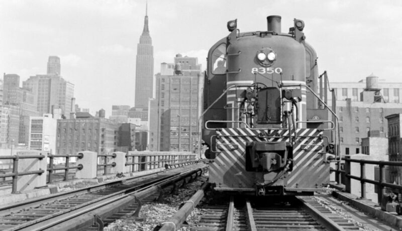 NYC: Chelsea Market, Meatpacking, High Line Food Tour - Food at Pier 57 and Market 57