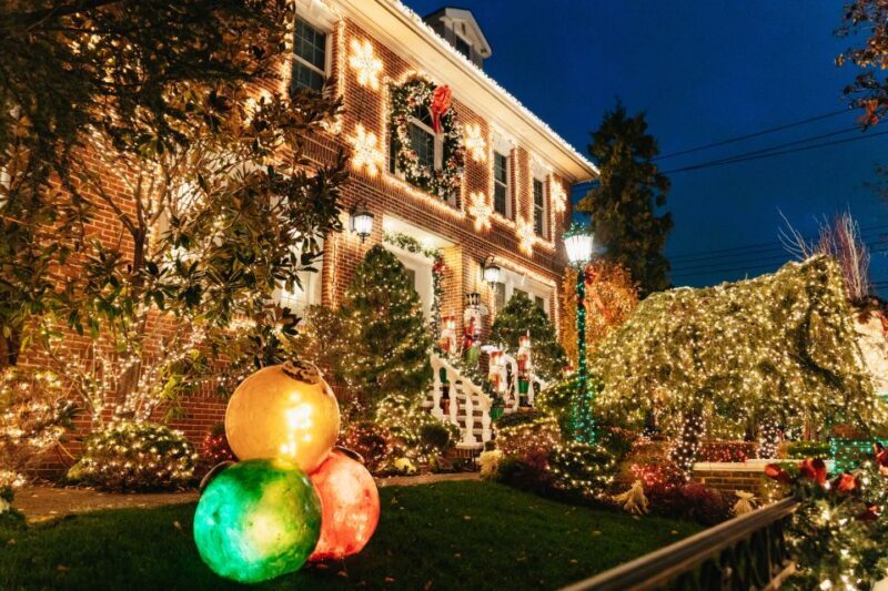 NYC: Dyker Heights Christmas Lights & Skyline View Bus Tour - Starting Point and Logistics