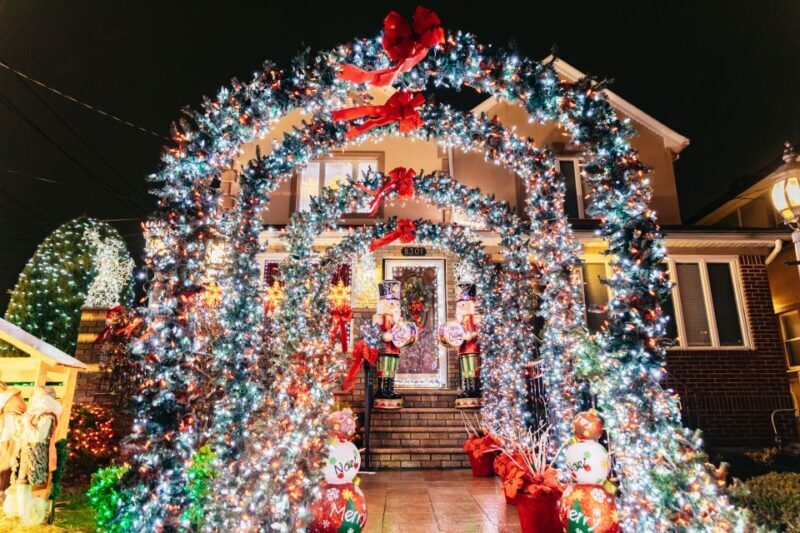 NYC: Dyker Heights Christmas Lights & Skyline View Bus Tour - Authentic Experiences and Reviews
