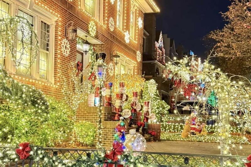NYC: Dyker Heights Christmas Lights Trolley Tour - Key Points