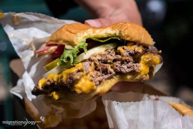 NYC: Eat 4 New York Foods & See 30 Sights Walking Tour - Tasting the Best of New York