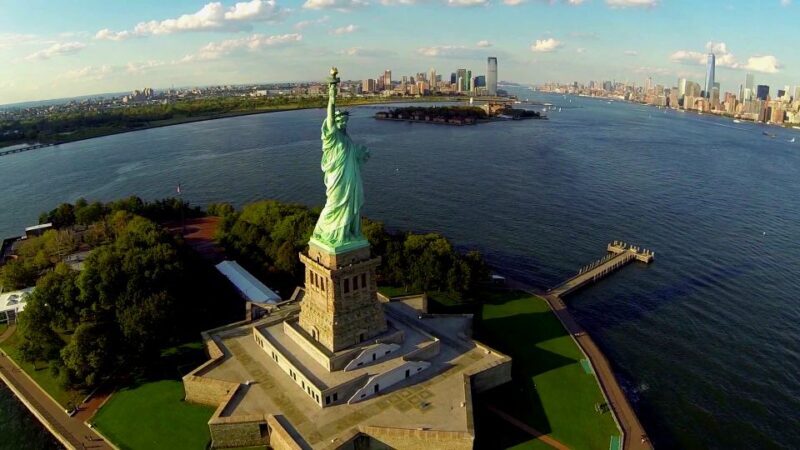 NYC: Ellis Island Private Tour with Liberty Island Access - What Makes This Tour Stand Out