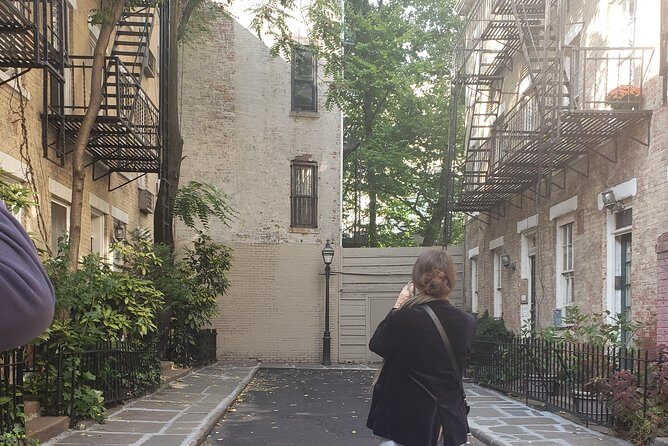 NYC Extremes Downtown Photo Tour with Pro Photographer - Frequently Asked Questions