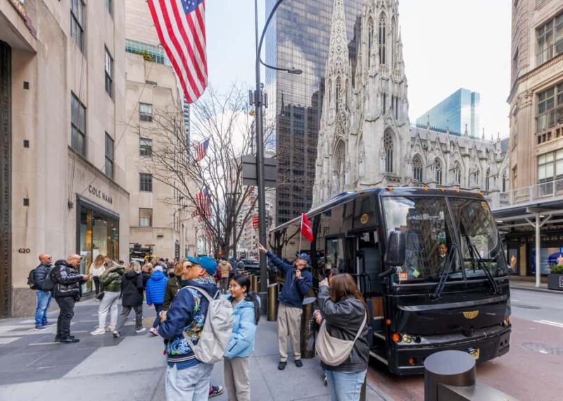 NYC: Half-Day Luxury Bus Tour of Top Highlights - The First Photo Stop: Rockefeller Center