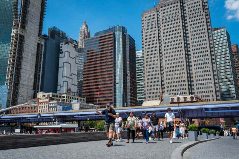 NYC: Half-Day Luxury Bus Tour of Top Highlights - Iconic Views of the Statue of Liberty