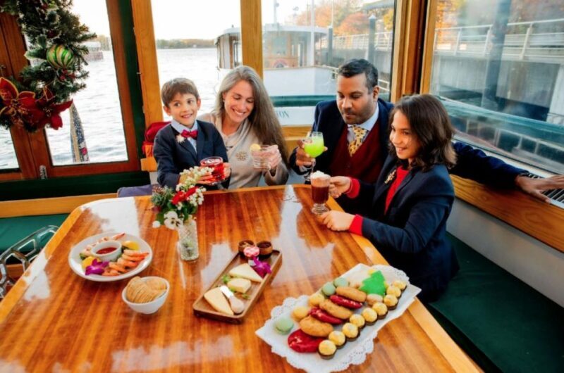 NYC: Holiday Yacht Cruise with Jazz, Cocoa & Carols - The Itinerary and Sights