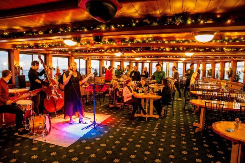 NYC: Holiday Yacht Cruise with Jazz, Cocoa & Carols - Additional Comforts and Practicalities