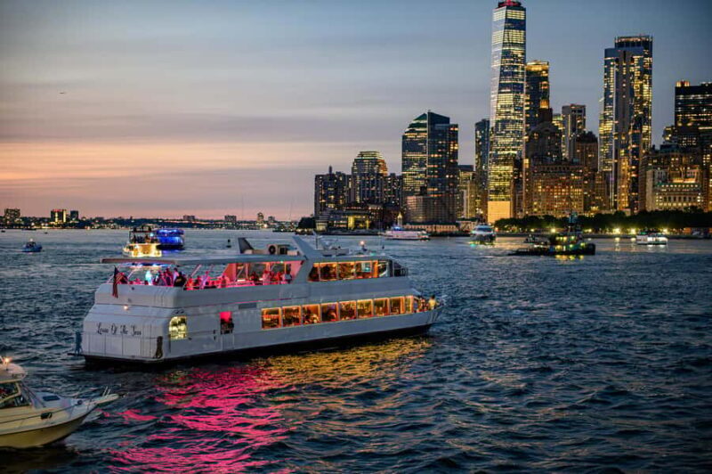 NYC: July 4th Fireworks Cruise with 5-Course Meal + Open bar - The Value of the Experience