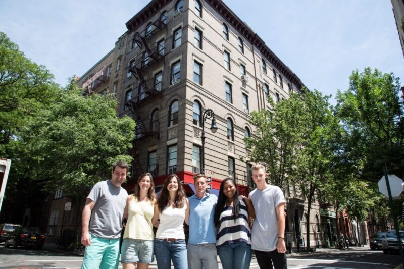 NYC: Manhattan TV and Movie Bus Tour with Actor Guide - FAQ
