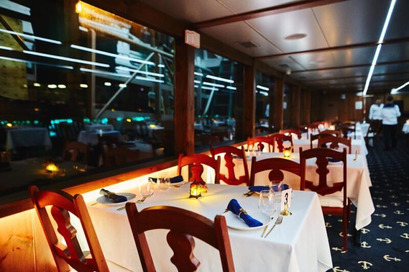 NYC: New Year's Eve Dinner Cruise with Music and Open Bar - An In-Depth Look at the Experience