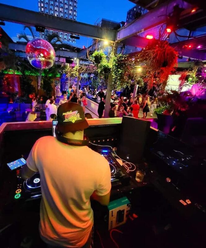 NYC Nightlife Crawl: Bars, Clubs & VIP Entry - Key Points