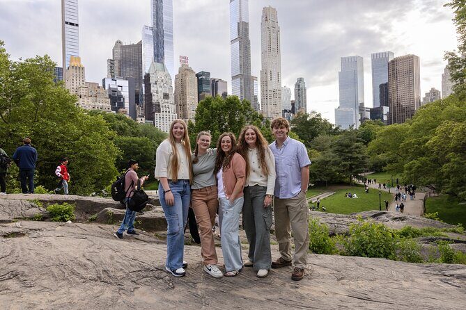 NYC: Professional photoshoot with iconic views - Key Points
