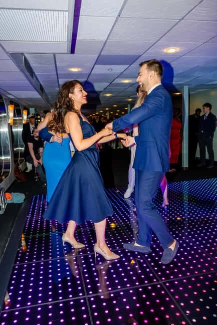 NYC: Valentine's Day Romantic Dinner Cruise - NYC: Valentines Day Romantic Dinner Cruise - A Practical Guide for Lovers and Sightseers