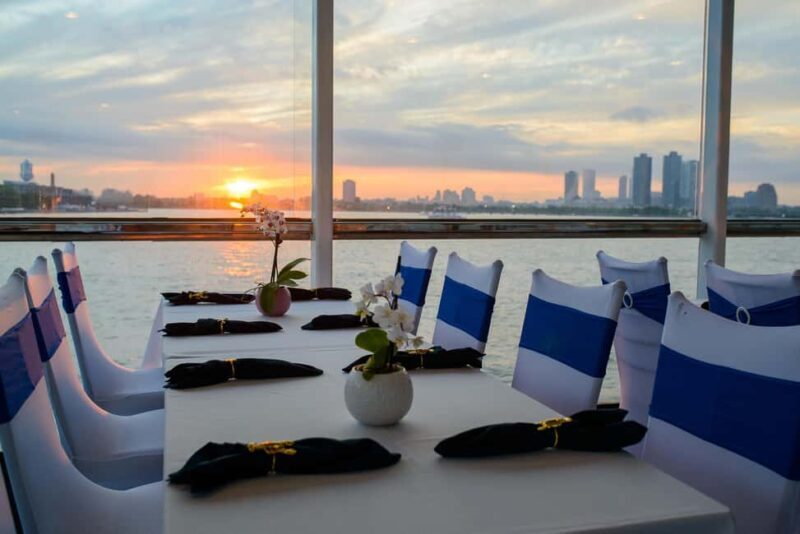 NYC: Valentine's Day Romantic Dinner Cruise - Why This Tour Works for Different Travelers