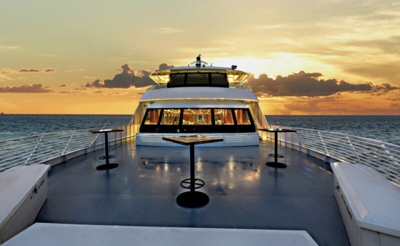 Oahu: Friday Night Fireworks Cocktail Cruise - Oahu: Friday Night Fireworks Cocktail Cruise – A Night of Sparkles and Sips