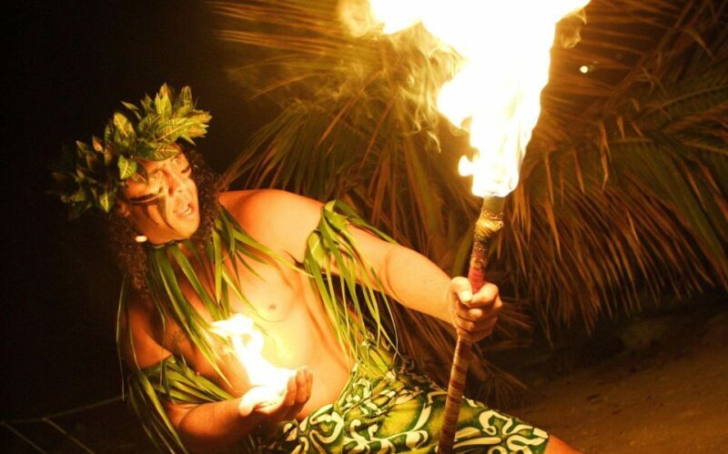 Oahu: Germaine's Traditional Luau Show & Buffet Dinner - The Experience in Detail