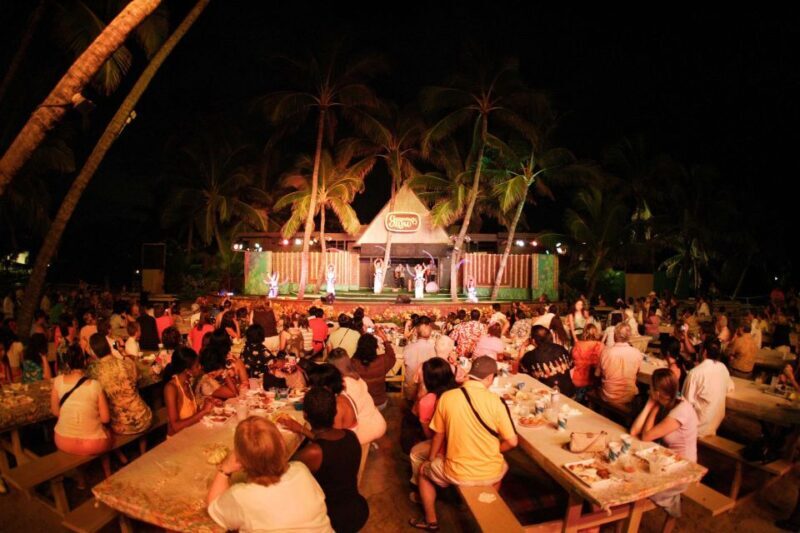 Oahu: Germaine's Traditional Luau Show & Buffet Dinner - Group Size and Atmosphere