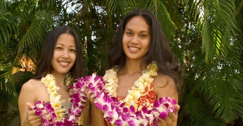 Oahu: Honolulu Airport (HNL) Honeymoon Lei Greeting - Oahu: Honolulu Airport (HNL) Honeymoon Lei Greeting – A Warm Welcome to Hawaii