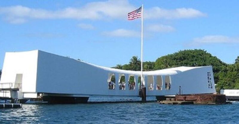 Oahu: Pearl Harbor Heroes Deluxe Experience - Who Should Consider This Tour?
