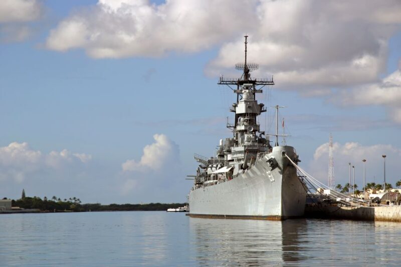 Oahu: Pearl Harbor, USS Arizona, Might Mo, & Honolulu Tour - The Complete Experience: Diving into the Tour