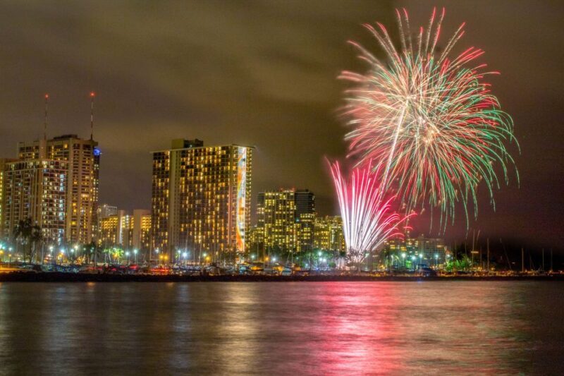Oahu: Waikiki BYOB Friday Night Fireworks Cruise - A Closer Look at the Waikiki BYOB Fireworks Cruise