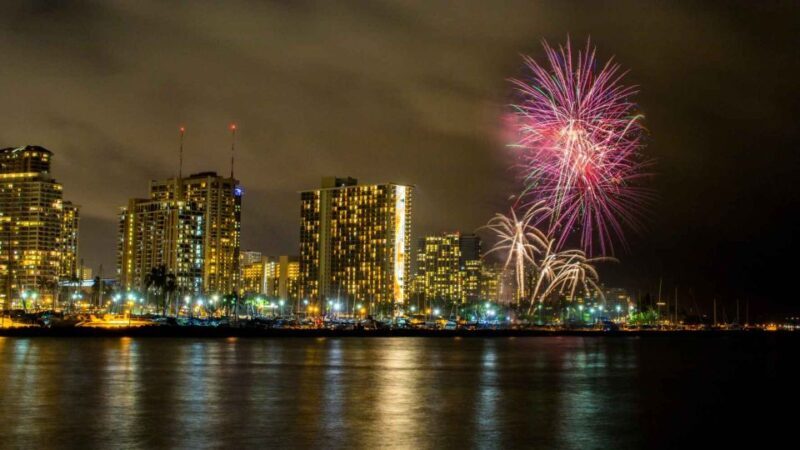 Oahu: Waikiki Friday Fireworks Cruise with Snacks and Drinks - FAQs