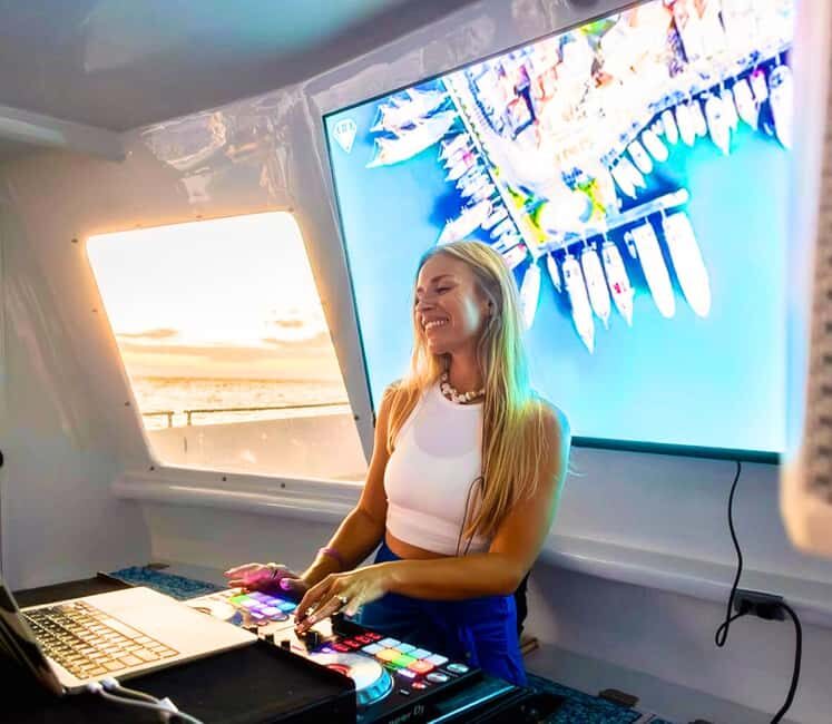 Oahu: Waikiki Sunset Cruise With Live Music Entertainment - Waikiki Sunset Cruise with Live Music: A Genuine Dive into Hawaiis Coastal Charm