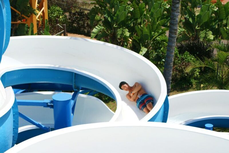 Oahu: Wet 'n' Wild Waterpark Ticket with Waikiki Transfer - Oahu: Wet n Wild Waterpark Ticket with Waikiki Transfer