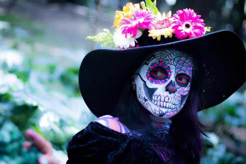 Oaxaca: Day of the Dead Evening Walking Tour with Dinner - The Itinerary in Detail