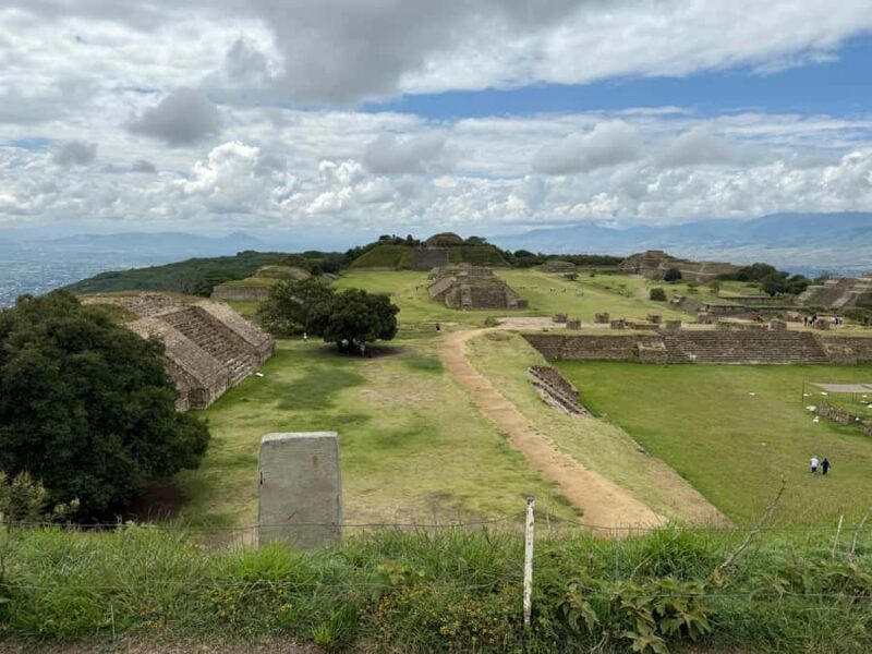 Oaxaca: Monte Albán Tour with Breakfast at Abastos Market - Breakfast at Abastos Market: A Flavorful Opening