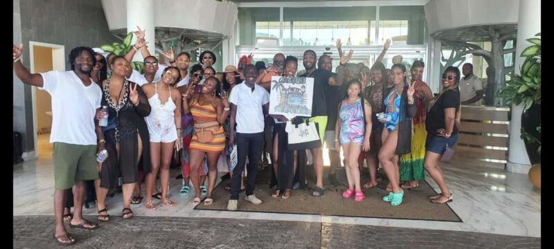 Ocho Rios: Dunn's River Falls and Shopping Tour - Key Points