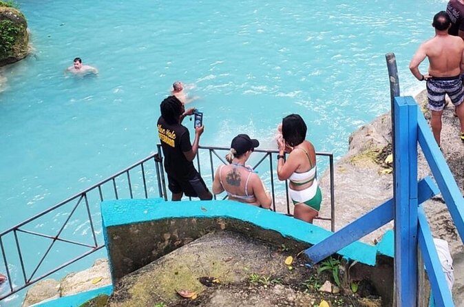 Ocho Rios Lookout Blue Hole Rafting and Lunch - FAQs